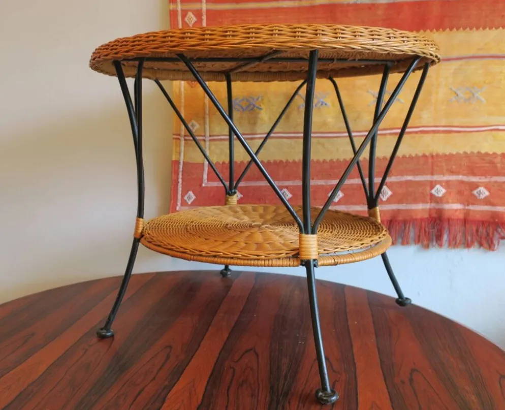 Table basse ou à vin en bambou et fer à deux niveaux des années 1960.