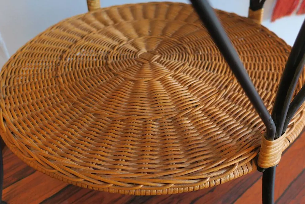 Table basse ou à vin en bambou et fer à deux niveaux des années 1960.