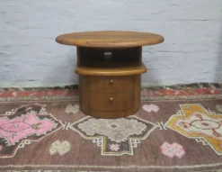 Table basse ovale en teck massif avec plateau pivotant par Silkeborg, Danemark, années 1960.