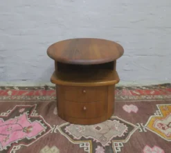 Table basse ovale en teck massif avec plateau pivotant par Silkeborg, Danemark, années 1960.