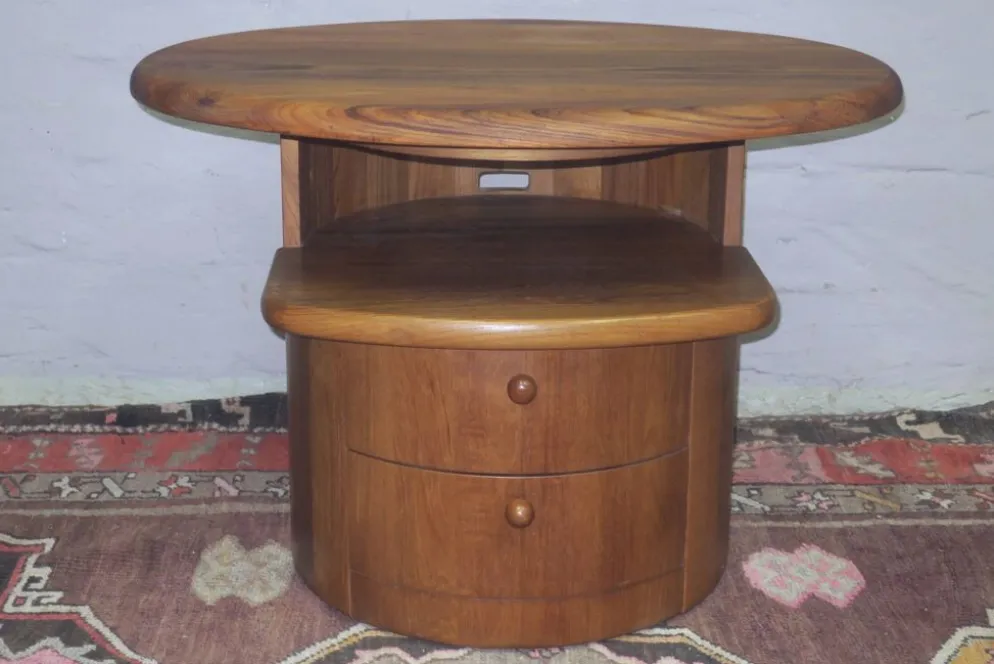 Table basse ovale en teck massif avec plateau pivotant par Silkeborg, Danemark, années 1960.
