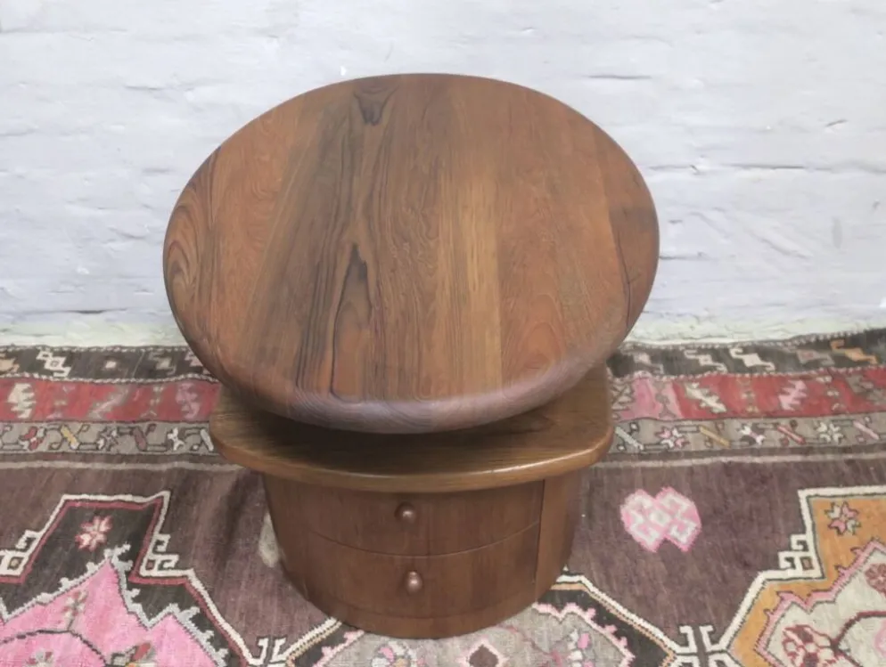 Table basse ovale en teck massif avec plateau pivotant par Silkeborg, Danemark, années 1960.