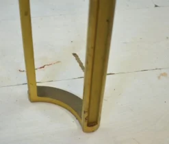 Table basse par Peter Ghyczy années 1970 en verre et laiton vintage