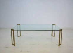 Table basse par Peter Ghyczy années 1970 en verre et laiton vintage