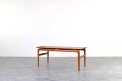 Table basse par Peter Hvidt et Orla Mølgaard-Nielsen pour France & Søn, années 1960.
