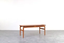 Table basse par Peter Hvidt et Orla Mølgaard-Nielsen pour France & Søn, années 1960.