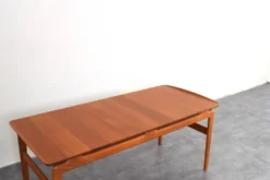 Table basse par Peter Hvidt et Orla Mølgaard-Nielsen pour France & Søn, années 1960.