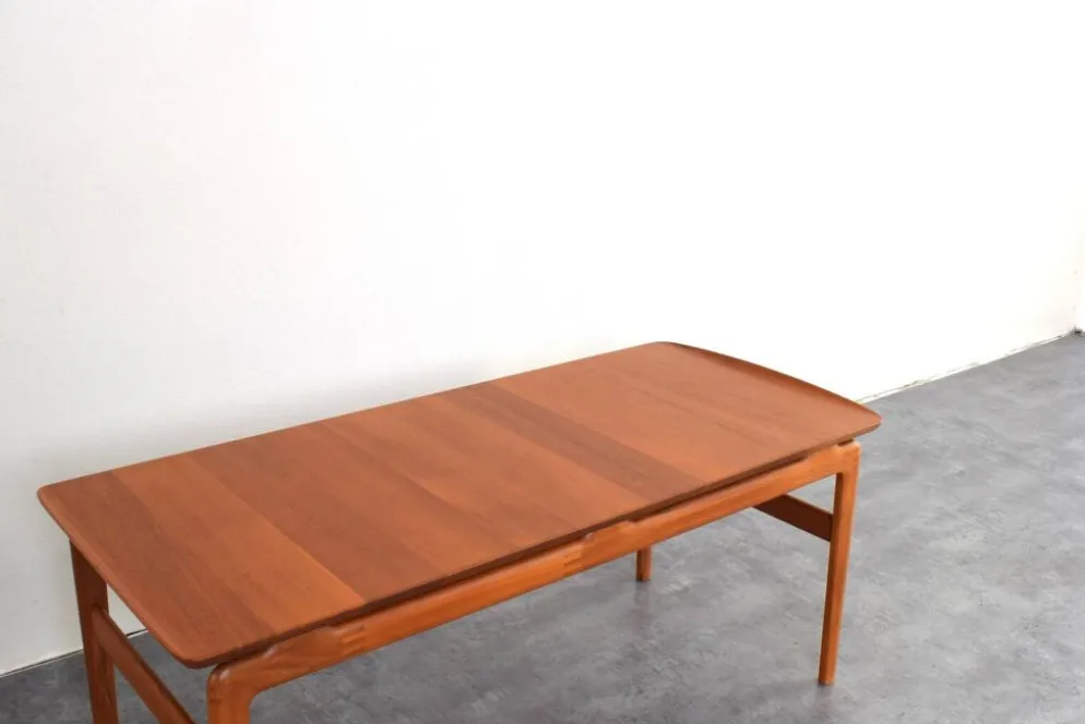 Table basse par Peter Hvidt et Orla Mølgaard-Nielsen pour France & Søn, années 1960.