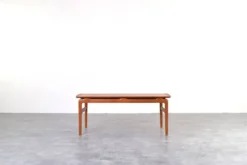 Table basse par Peter Hvidt et Orla Mølgaard-Nielsen pour France & Søn, années 1960.