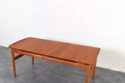 Table basse par Peter Hvidt et Orla Mølgaard-Nielsen pour France & Søn, années 1960.