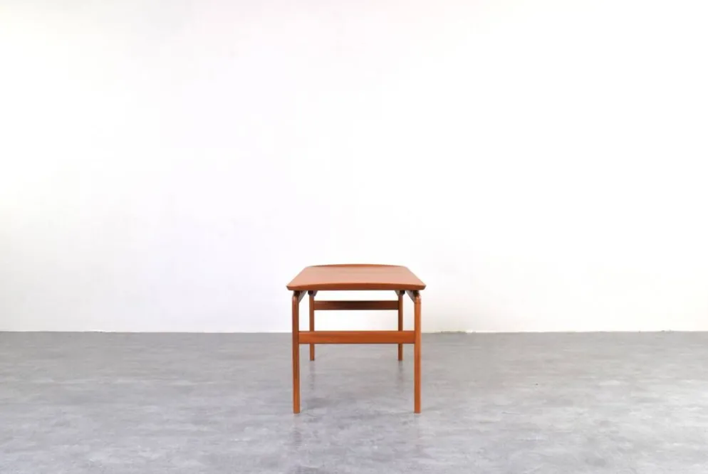Table basse par Peter Hvidt et Orla Mølgaard-Nielsen pour France & Søn, années 1960.