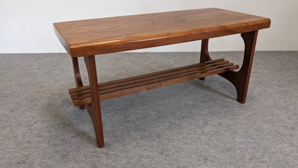 Table basse porte-revues scandinave en teck, Suède vers 1960