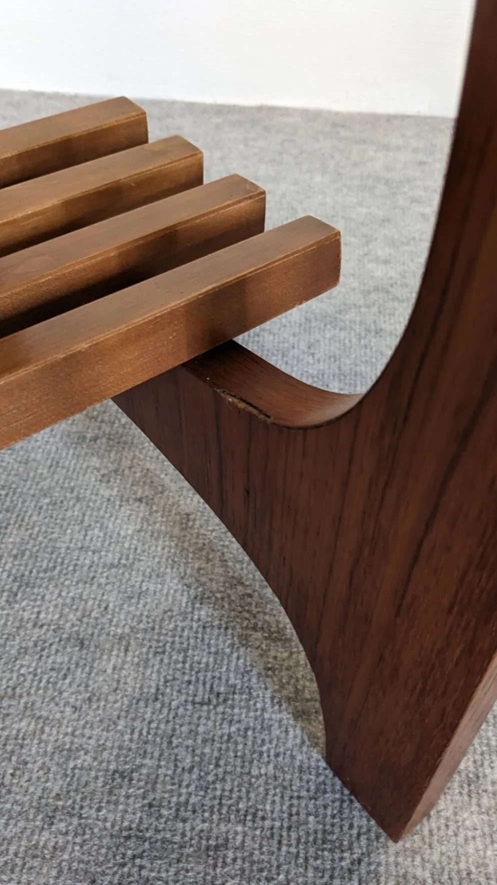 Table basse porte-revues scandinave en teck, Suède vers 1960