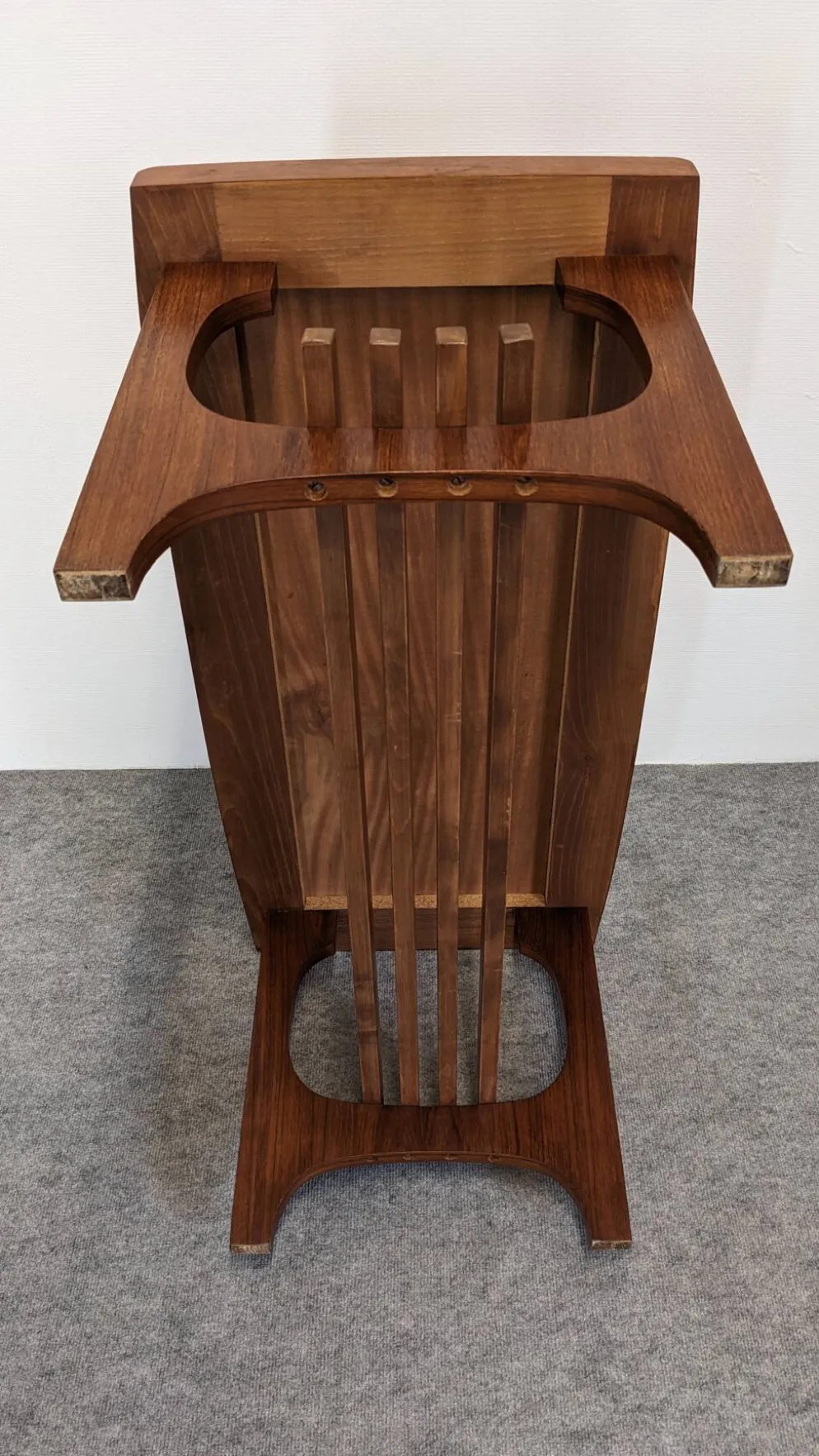 Table basse porte-revues scandinave en teck, Suède vers 1960