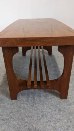 Table basse porte-revues scandinave en teck, Suède vers 1960