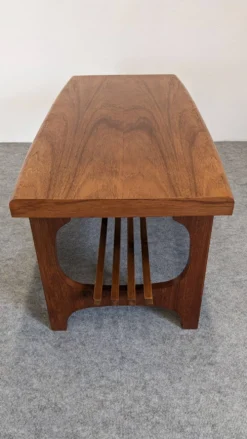 Table basse porte-revues scandinave en teck, Suède vers 1960
