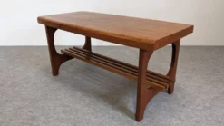 Table basse porte-revues scandinave en teck, Suède vers 1960