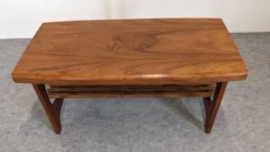 Table basse porte-revues scandinave en teck, Suède vers 1960