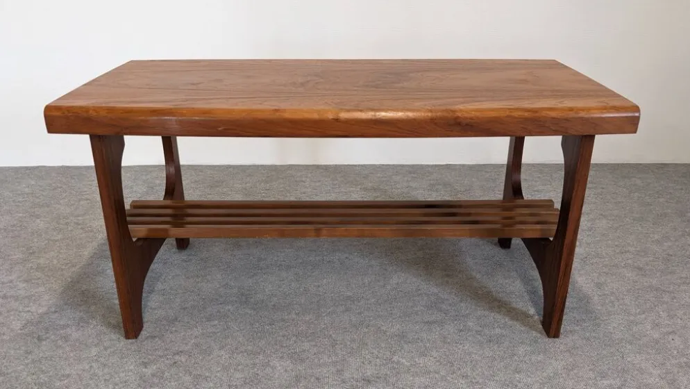 Table basse porte-revues scandinave en teck, Suède vers 1960