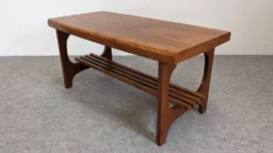Table basse porte-revues scandinave en teck, Suède vers 1960