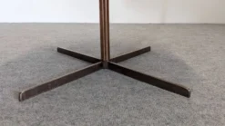 Table basse ronde d'appoint ou bout de canapé, époque contemporaine