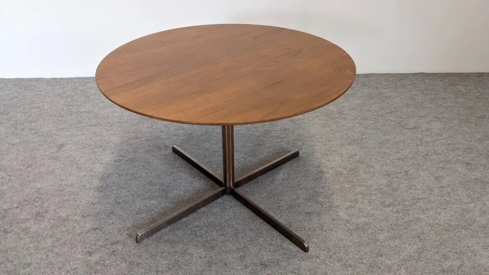 Table basse ronde d'appoint ou bout de canapé, époque contemporaine