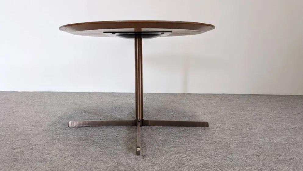 Table basse ronde d'appoint ou bout de canapé, époque contemporaine