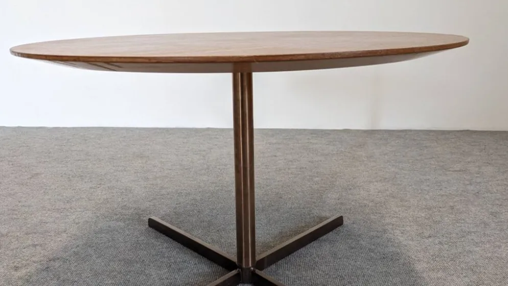 Table basse ronde d'appoint ou bout de canapé, époque contemporaine