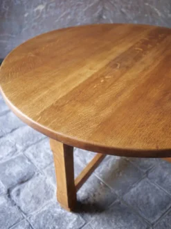 table basse ronde en bois massif design brutaliste deco bohème