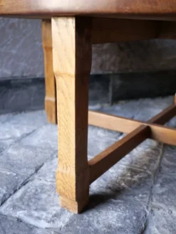 table basse ronde en bois massif design brutaliste deco bohème