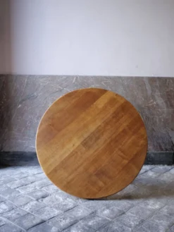table basse ronde en bois massif design brutaliste deco bohème