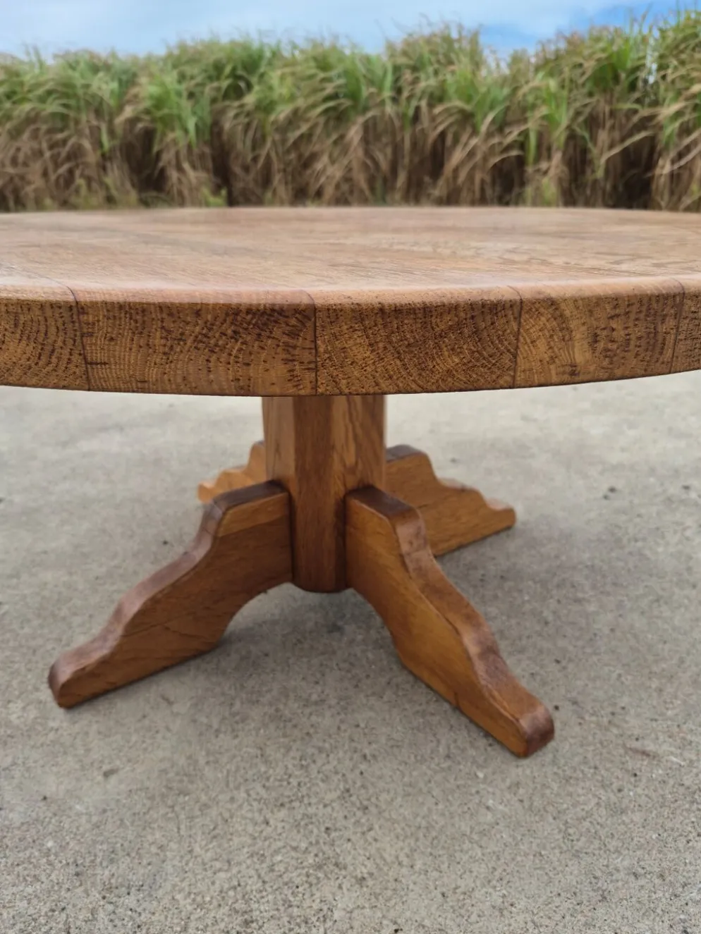 Table basse ronde en chêne de 100 cm des années 1970