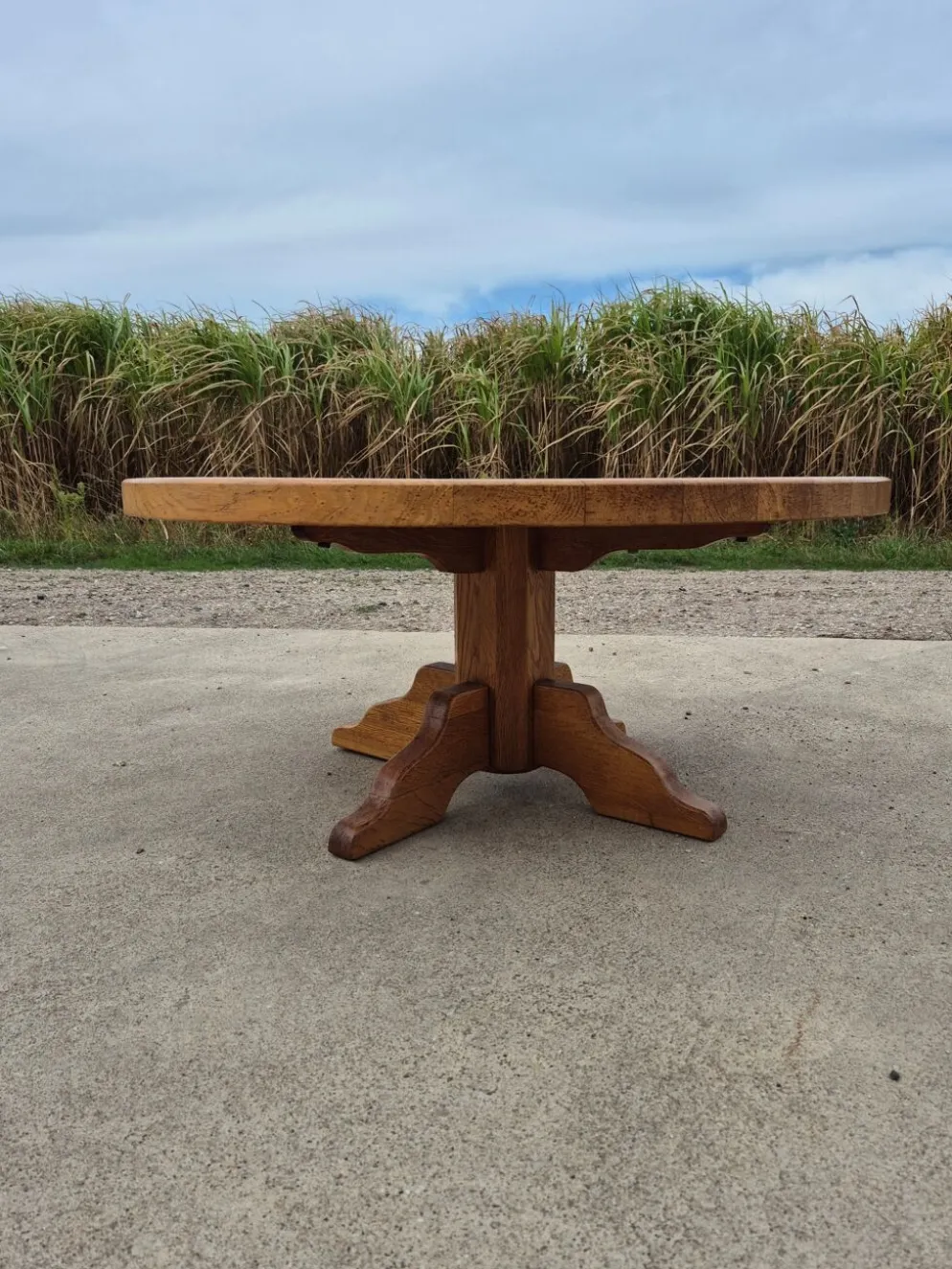 Table basse ronde en chêne de 100 cm des années 1970
