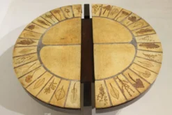 Table basse ronde herbier Roger Capron, Vallauris - céramique et structure en bois