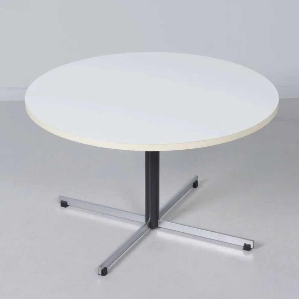 Table basse ronde modèle 3696 par Gispen, années 1970 – plateau en mélamine blanche et base en chrome