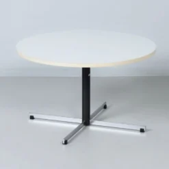 Table basse ronde modèle 3696 par Gispen, années 1970 – plateau en mélamine blanche et base en chrome