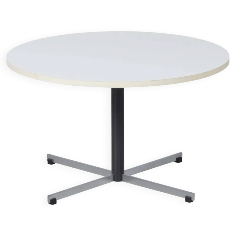 Table basse ronde modèle 3696 par Gispen, années 1970 – plateau en mélamine blanche et base en chrome