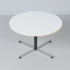 Table basse ronde modèle 3696 par Gispen, années 1970 – plateau en mélamine blanche et base en chrome