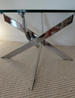 Table basse ronde Space Age acier chromé, verre, piètement hélice 70s