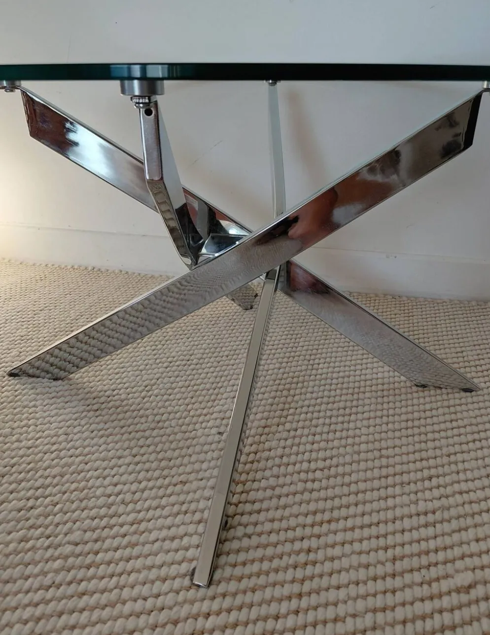 Table basse ronde Space Age acier chromé, verre, piètement hélice 70s