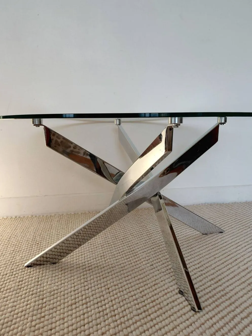 Table basse ronde Space Age acier chromé, verre, piètement hélice 70s