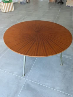 Table basse ronde vintage allemande en placage soleil – W. Germany, an