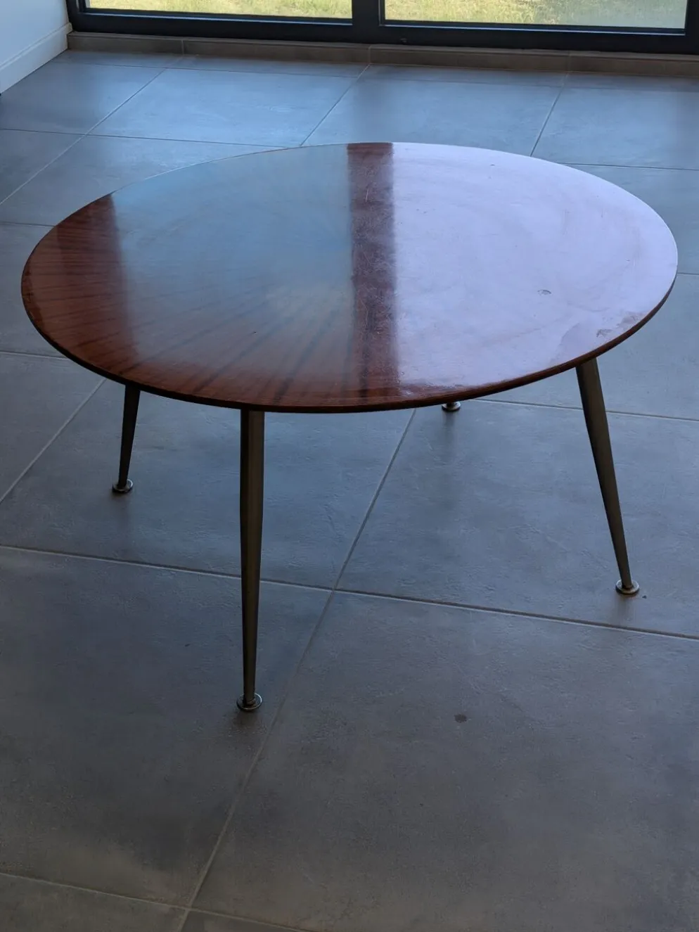 Table basse ronde vintage allemande en placage soleil – W. Germany, an
