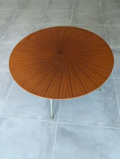 Table basse ronde vintage allemande en placage soleil – W. Germany, an