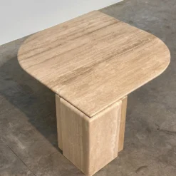 Table basse sculpturale en travertin italien en forme d'œil, années 1980