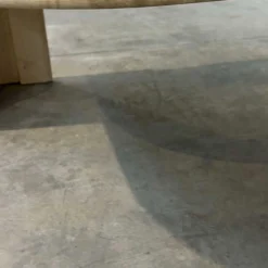 Table basse sculpturale en travertin italien en forme d'œil, années 1980