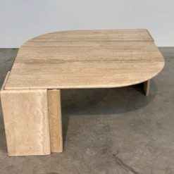 Table basse sculpturale en travertin italien en forme d'œil, années 1980