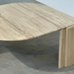 Table basse sculpturale en travertin italien en forme d'œil, années 1980