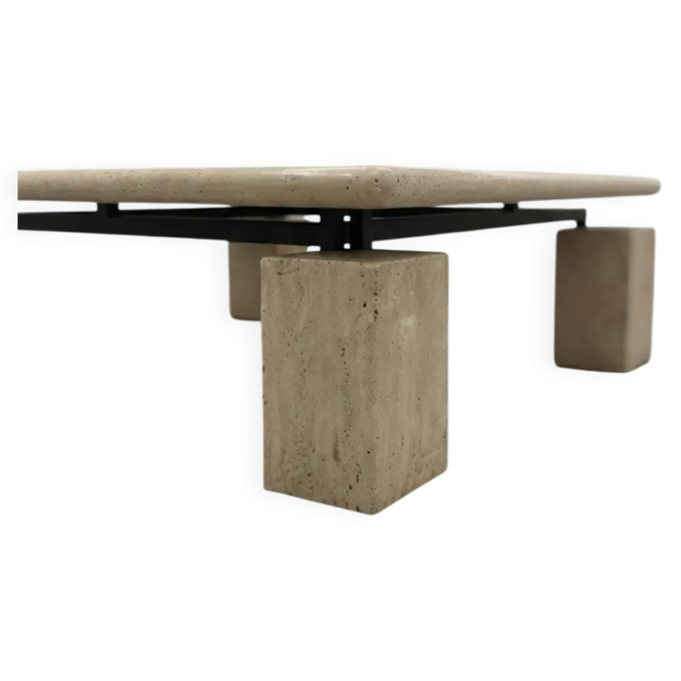Table basse sculpturale en travertin - Attribuée à Piero De Longhi, It