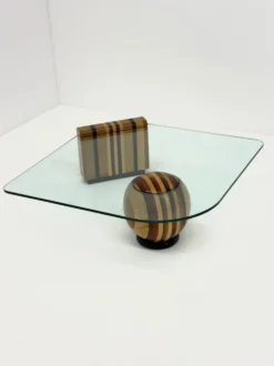 Table basse sculpturale italienne avec base en bois géométrique